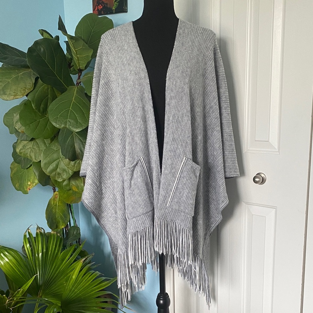 Apt. 9 Heather Light Gray One Size Fits All Cover Up Shrug W/ Pockets & Tassels